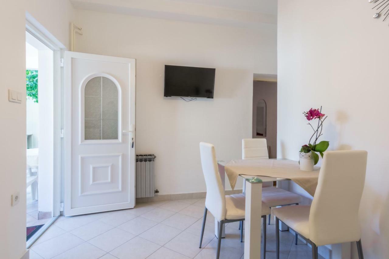 Apartments Tolic Biograd Na Moru Exterior foto
